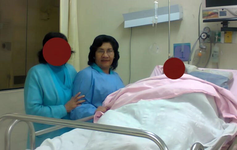 enfermera-Maria-Teresa-Quispe-Mamani-vacunacion copia