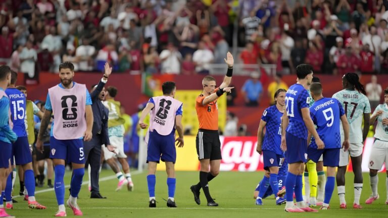 Por qué el árbitro revisó el VAR en el gol anulado a Croacia