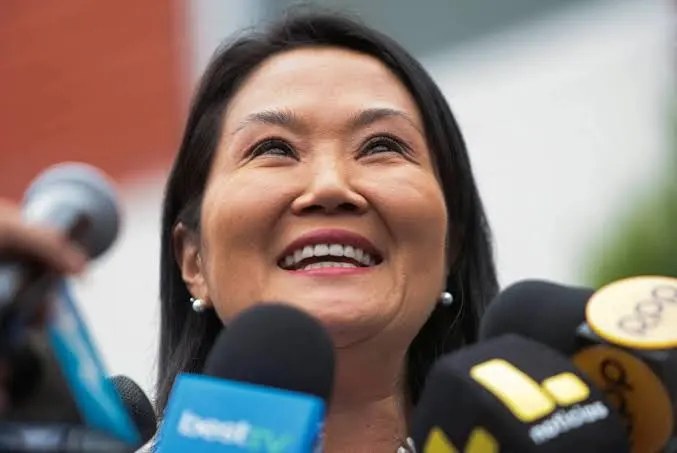 A horas de la asunción de Keiko Fujimori, Sergio E. Mostajo reflexiona sobre los desafíos políticos, las expectativas y las "bombas de tiempo" que heredará el nuevo gobierno.