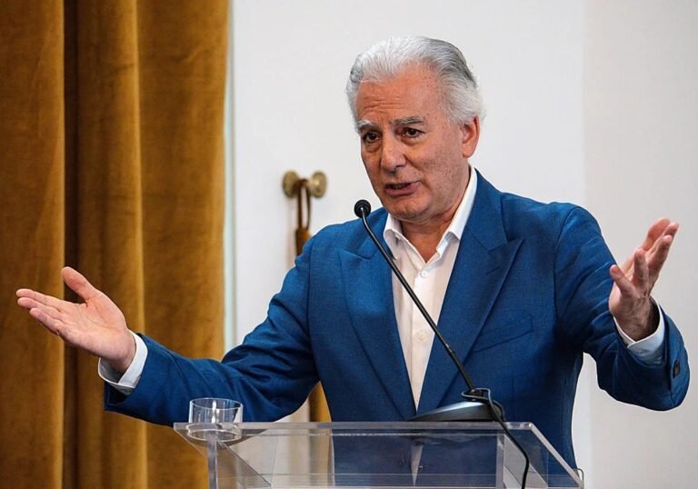 ALvaro Vargas llosa
