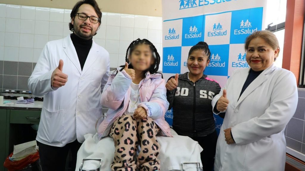 Médicos de EsSalud extirpan tumor de 12 centímetros
