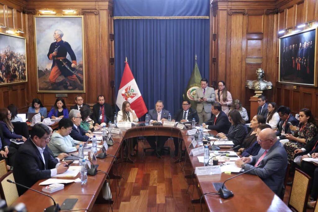 Facultades keiko senado